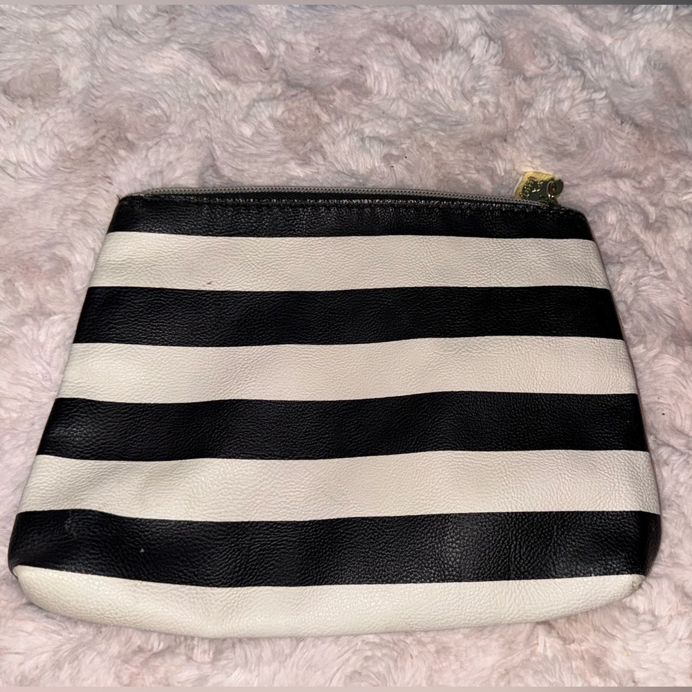 Xox Betsey Johnson Chic Striped Cosmetic or Travelers Clutch Pouch Bag - Picture 2 of 9